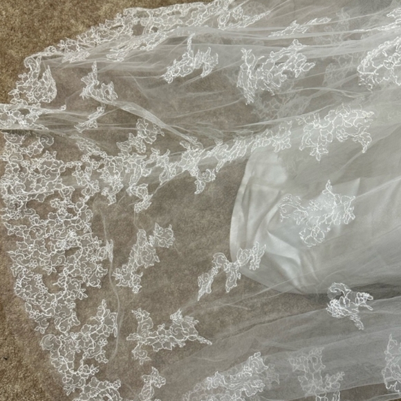 Casablanca wedding dress - Picture 4 of 9